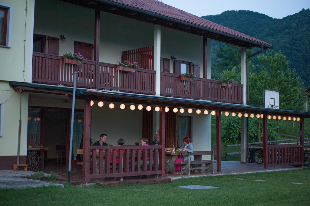 Villa Tourist Farm Pri Kafolu à Tolmin Extérieur photo